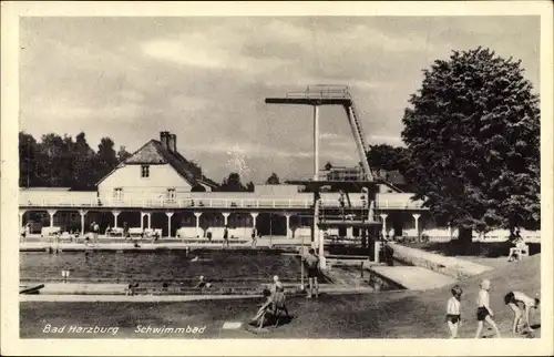 Ak Bad Harzburg am Harz, Partie im Schwimmbad, Freibad, Sprungturm
