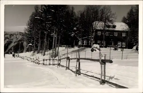 Ak Breitenstein Niederösterreich, Speckbacherhütte am Kreuzberg, Winteransicht