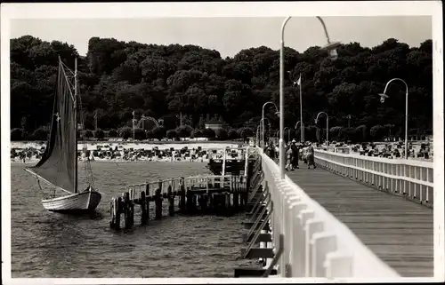 Ak Ostseebad Göhren auf Rügen, Strand, Seebrücke, Segelboot