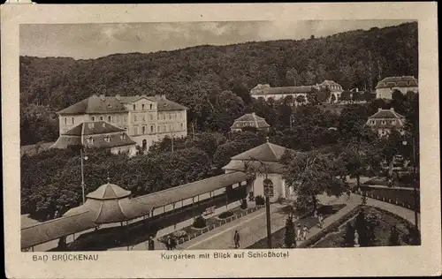 Ak Bad Brückenau im Sinntal Unterfranken, Kurgarten mit Blick auf Schlosshotel