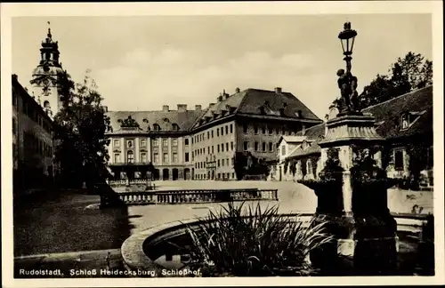 Ak Rudolstadt Thüringen, Schloß Heidecksburg, Schloßhof, Brunnen