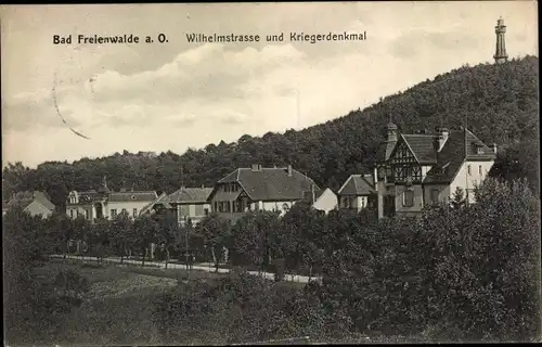 Ak Bad Freienwalde an der Oder, Blick in die Wilhelmstraße, Kriegerdenkmal