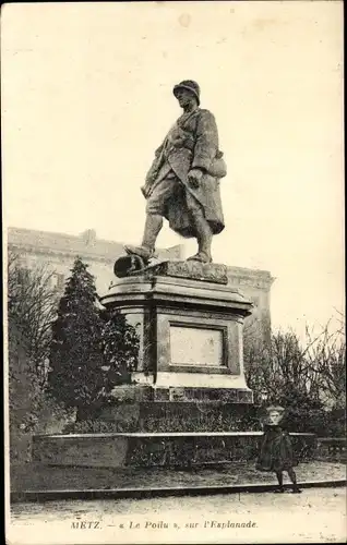 Ak Metz Moselle, Le Poilu sur l'Esplanade