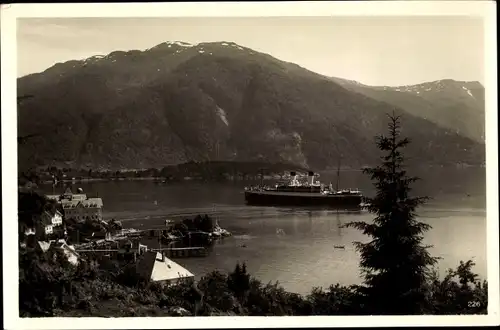 Ak Balholm Norwegen, Blick auf Fjord mit Dampfer und Bergen