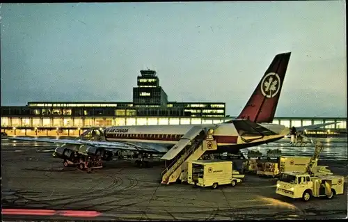 Ak Montreal Québec Kanada, Flughafen, kanadisches Passagierflugzeug Douglas DC 8, Air Canada