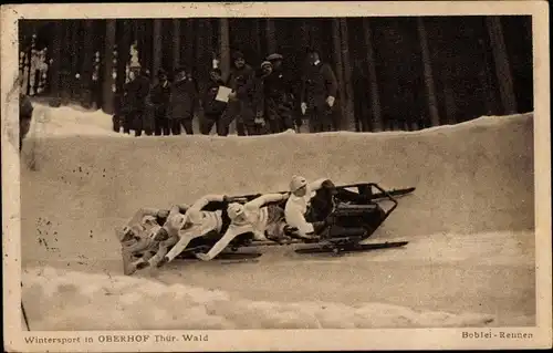 Ak Oberhof im Thüringer Wald, Boblei Rennen, Bobfahrer, Bobbahn, Zuschauer