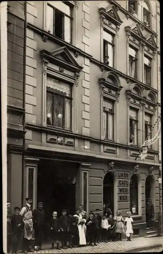 Foto Ak Berlin Prenzlauer Berg ?, Restauration, Wohnhaus, Anwohner, Kindergruppe