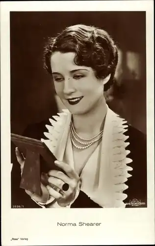 Ak Schauspielerin Norma Shearer, Portrait