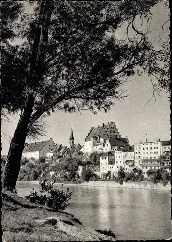 Ak Wasserburg am Inn, Blick über den Fluss zu Herrenhäusern, Kirchturm