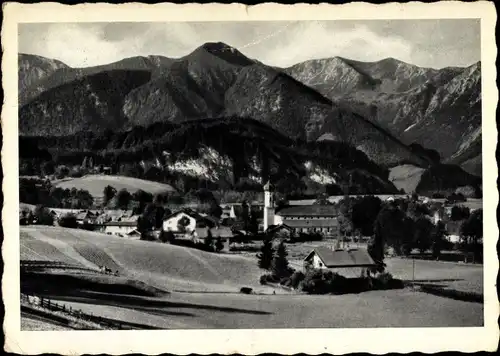 Ak Fischbachau in Oberbayern, Gesamtansicht mit Kirche, Berge