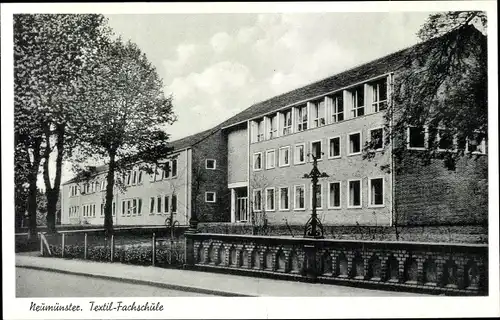 Ak Neumünster in Holstein, Textil-Fachschule