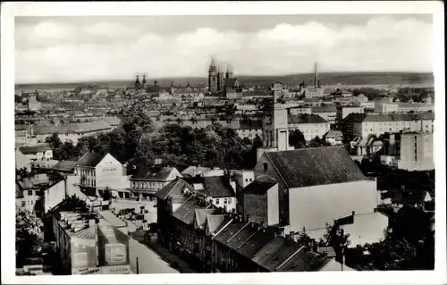 Ak Hradec Králové Königgrätz Stadt, Blick auf den Ort, Straße m. Häusern