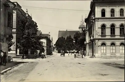 Ak Varaždin Kroatien, Straßenpartie, Passanten