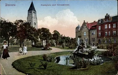 Ak Dessau in Sachsen Anhalt, Funkplatz und Petruskirche