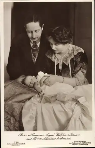 Ak Prinz August Wilhelm von Preußen, Alexandra Victoria, Prinz Alexander Ferdinand, Liersch 4132