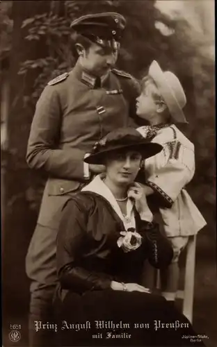 Ak Prinz August Wilhelm von Preußen, Alexandra Victoria, Prinz Alexander Ferdinand, NPG 5651