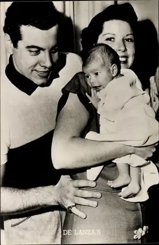 Ak Schauspieler und Opernsänger Mario Lanza, Portrait mit Frau und Kind