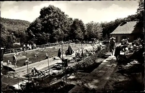 Ak Schlangenbad im Taunus Hessen, Thermalschwimmbad mit Gästen, Freibad