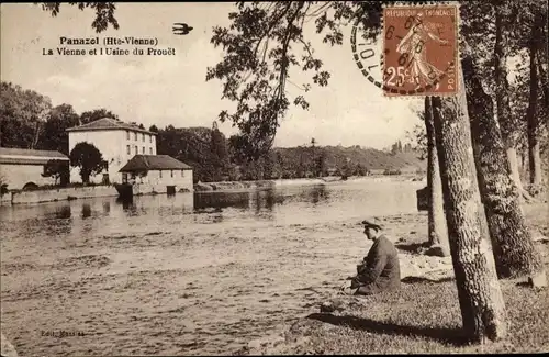 Ak Panazol Haute Vienne, Usine du Prouet, Mann sitzt am Ufer d. Flusses