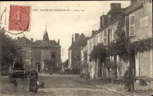 Ak Les Grands Chézeaux Haute Vienne, Une rue, Straßenpartie