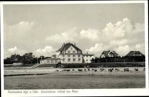 Ak Wyk auf Föhr Nordfriesland, Strandpartie mit Blick auf das Kinderheim "Schloß am Meer"