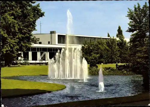 Ak Neuss am Rhein, Parkanlagen an der Stadthalle, Springbrunnen