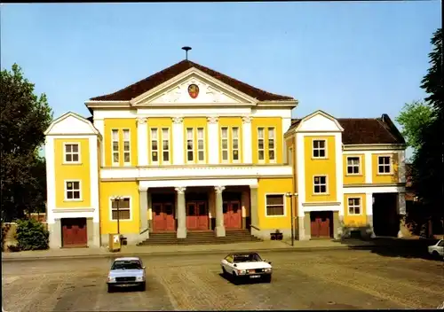 Ak Viersen in Nordrhein Westfalen, Festhalle mit Parkplatz, Gesamtansicht