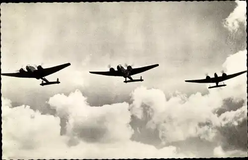 Ak Royal Air Force, Handley Page, Hampdens, britische Militärflugzeuge