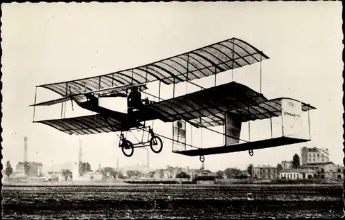 Ak Zivilflugzeug, Flugpioniere, 8 Novembre 1907, Farman, sur Voisin, Execute ses premiers virages