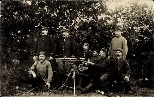 Foto Ak Französische Soldaten in Uniform, Maschinengewehr