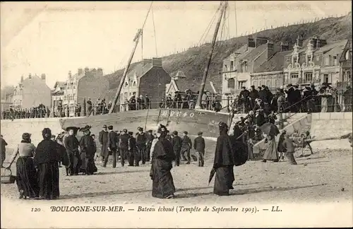 Ak Boulogne sur Mer Pas de Calais, Bateau echoue, Tempete de Septembre 1903