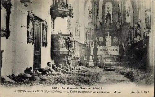 Ak Aubigny en Artois Pas de Calais, L'Eglise transformee en ambulance, La Grande Guerre 1914-1915