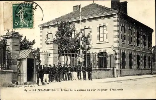 Ak Saint Mihiel Meuse, Entree de la Caserne du 161e Regiment d'Infanterie