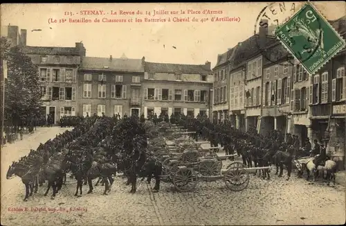 Ak Stenay Lothringen Meuse, La Revue du 14 Juillet sur la Place d'Armes, Le 18e Bataillon