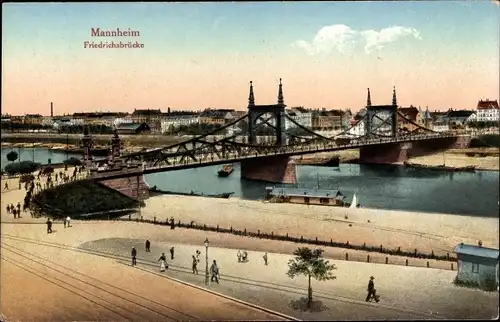 Ak Mannheim in Baden, Friedrichsbrücke, Passanten