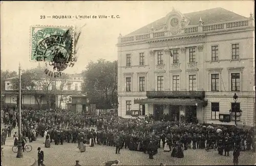 Ak Roubaix Nord, L'Hotel de Ville, Versammlung