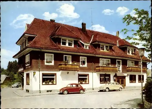 Ak Höchenschwand im Schwarzwald, Kurhotel Alpenblick, Straßenpartie m. Automobilen