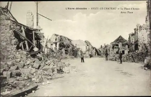 Ak Anizy le Château Aisne, La Place d'Armes, Kriegszerstörungen, I. WK