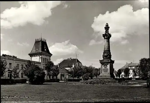 Ak Putbus auf der Insel Rügen, Markt, Denkmal