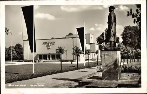 Ak Bad Hersfeld Hessen, Kulturhalle, Statue