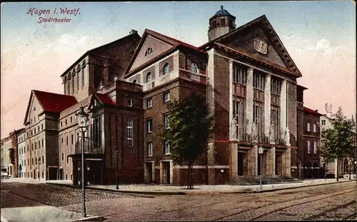 Ak Hagen in Westfalen Ruhrgebiet, Eckansicht des Stadttheater, Straßenpartie