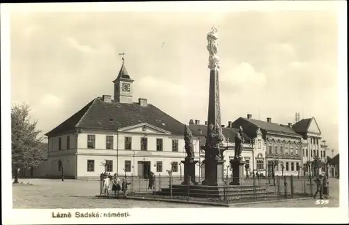 Ak Lazne Sadská Mittelböhmen, Namesti