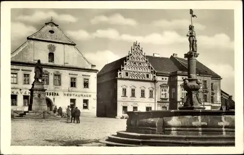 Ak Tábor Südböhmen, Zizkovo namesti, Denkmal, Restaurant