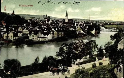 Ak Kempten im Allgäu Schwaben, Totalansicht der Ortschaft, Kutsche