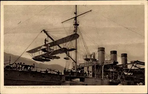 Ak Französisches Mairneflugzeug wird aufgefischt, Deutsches Kriegsschiff