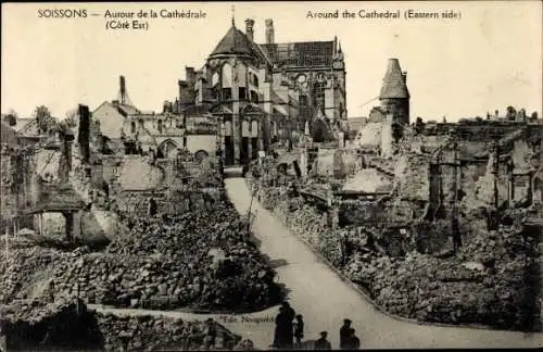 Ak Soissons Aisne, Autour de la Cathedrale, Kriegszerstörungen, I. WK