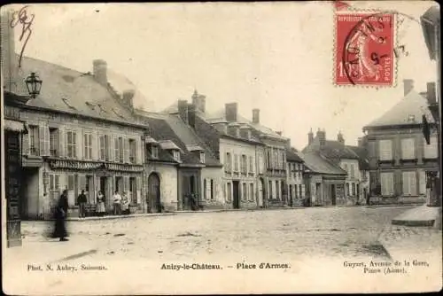 Ak Anizy le Château Aisne, Place d'Armes