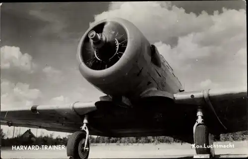 Ak Amerikanisches Militärflugzeug, Harvard Trainer