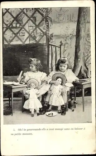 Ak Zwei Mädchen mit Puppen