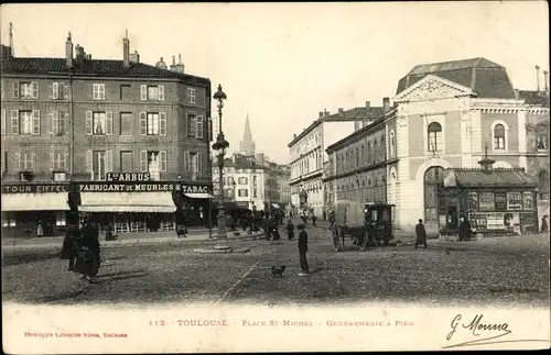 Ak Toulouse Haute Garonne, Place St. Michel, La Gendarmerie a Pied, Tabac Geschäft